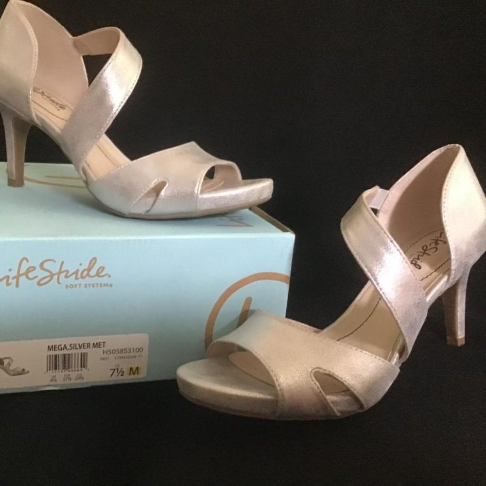 Life Stride Mega Sandal. Size 7 1/2 , Silver